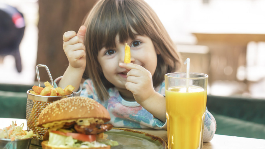Las exposiciones ambientales influyen en el riesgo de obesidad infantil