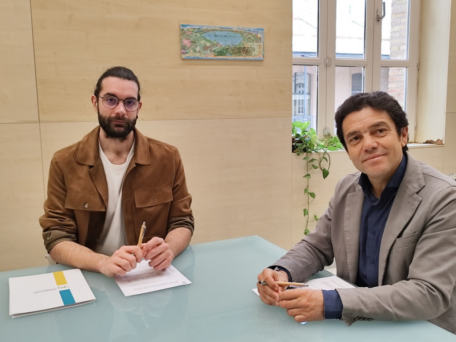 Firma del convenio entre el Colegio Oficial de Dietistas Nutricionistas y el CEMAS. Luis Cabañas, presidente del CODiNuCoVa y el concejal Carlos Mundina (1)