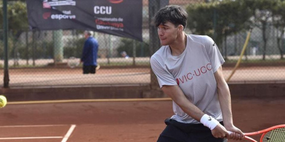 Lluc Mir, estudiante de Nutrición, gana el Campeonato Catalán Universitario de Tenis 2025