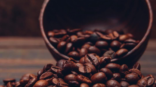 Advierten que el café de máquina en los trabajos contiene niveles altos de sustancias que aumentan el colesterol