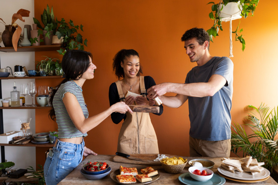 Quienes comparten la hora de comida con otros son más felices y poseen mayor bienestar
