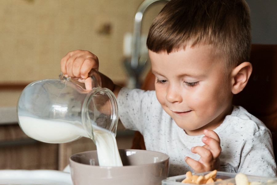 ¿Los niños necesitan consumir leche? Expertos explican las consecuencias de tomar demasiada