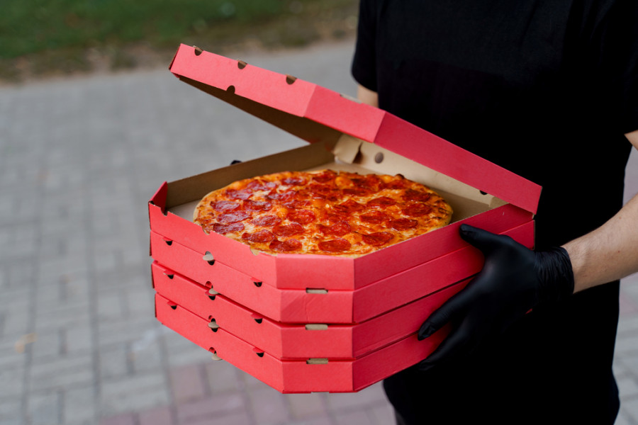 Hallan BPA y BPS presentes en cajas de pizza y pizzas europeas