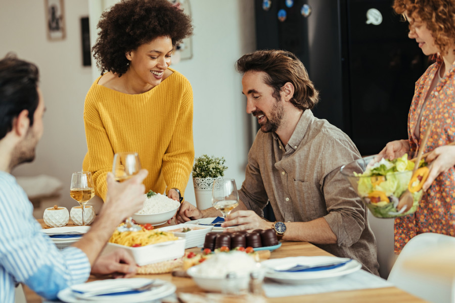 Compartir comidas: un indicador para conocer la felicidad de las personas más fiable que el nivel de ingresos