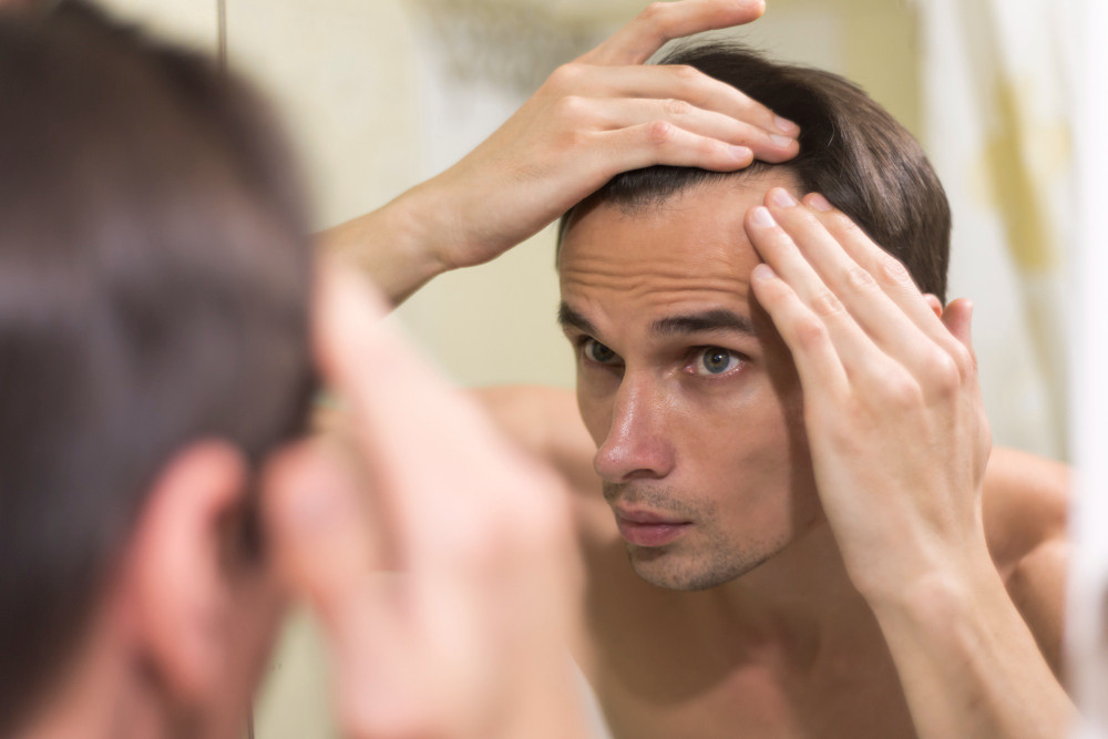 ¿La creatina causa caída del cabello?