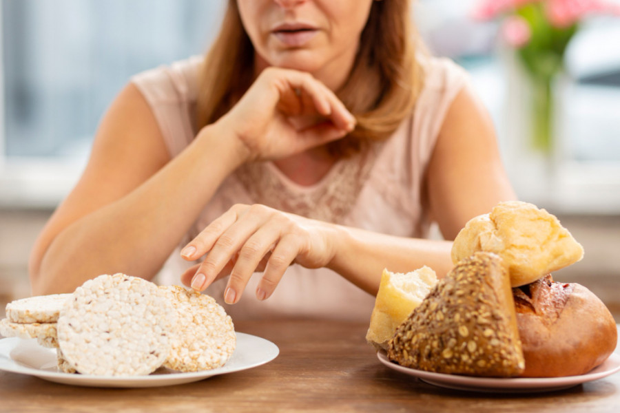 Descubren por qué algunas personas con enfermedad celíaca siguen sufriendo síntomas a pesar de evitar el gluten