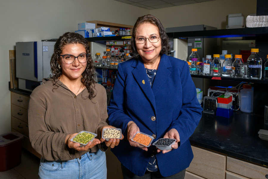 Andrea Jimena Valdés Alvarado y Elvira González de Mejía