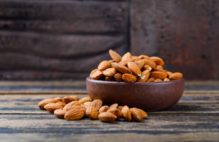 Un puñado diario de almendras mejora la salud de las personas con síndrome metabólico