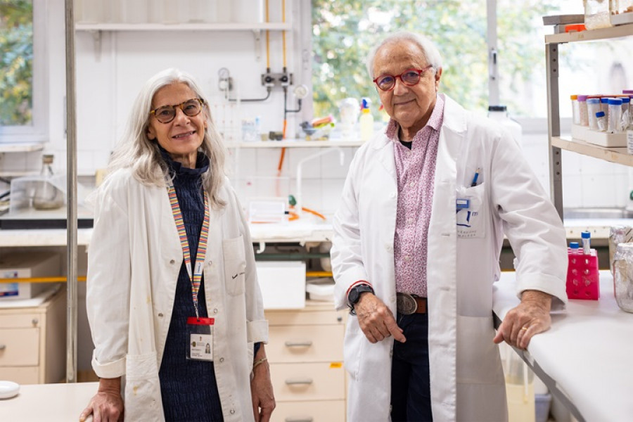 Verònica Noé y Carlos J. Ciudad, , catedráticos de la Facultad de Farmacia y Ciencias de la Alimentación