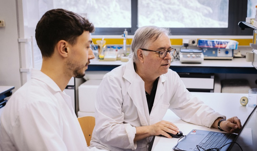 Albert Blasco Roset y Francesc Villarroya en la Facultad de Biología de la UB